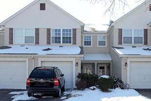 672 Cobblestone Way in Shakopee, MN - Building Photo