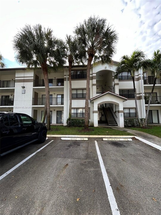 540 S Park Rd in Hollywood, FL - Building Photo