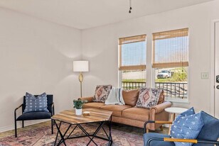 145 Baxter Ln in Fayetteville, AR - Building Photo