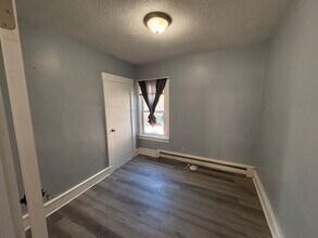 10 Morton St, Unit Unit 1 in Taunton, MA - Foto de edificio - Building Photo