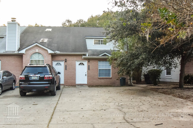 2438 Nugget Ln in Tallahassee, FL - Foto de edificio - Building Photo