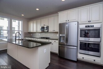 4939 Trail Vista Ln in Chantilly, VA - Building Photo - Building Photo