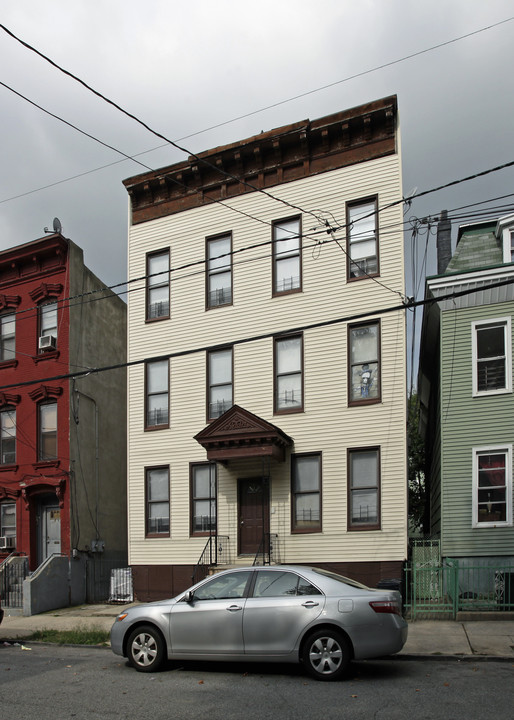 261 Whiton St in Jersey City, NJ - Building Photo