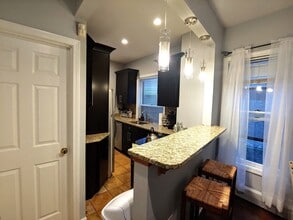61 West Cedar St, Unit 2 in Boston, MA - Foto de edificio - Building Photo
