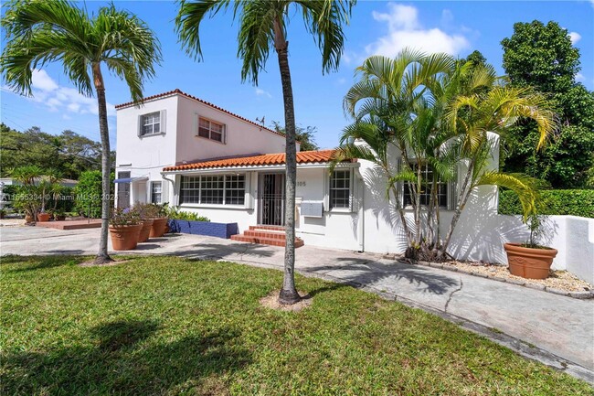 1105 NE 119th St in Biscayne Park, FL - Building Photo - Building Photo