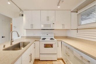 1707 Shore Line Dr in Alameda, CA - Building Photo - Building Photo