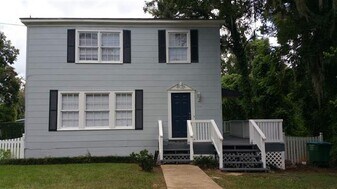723 W Washington St in Quincy, FL - Building Photo