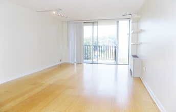 4600 S Four Mile Run Dr, Unit 819 in Arlington, VA - Building Photo - Building Photo