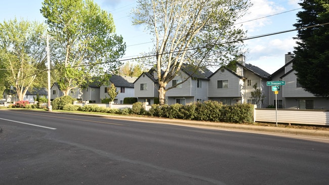 Westwood Apartments in Milwaukie, OR - Building Photo - Building Photo