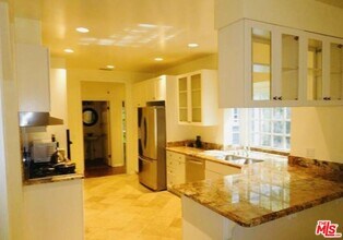 818 N Beverly Glen Blvd in Los Angeles, CA - Building Photo - Building Photo