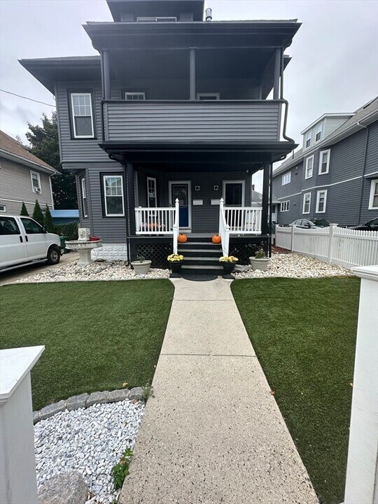 23 Valley St in Medford, MA - Building Photo