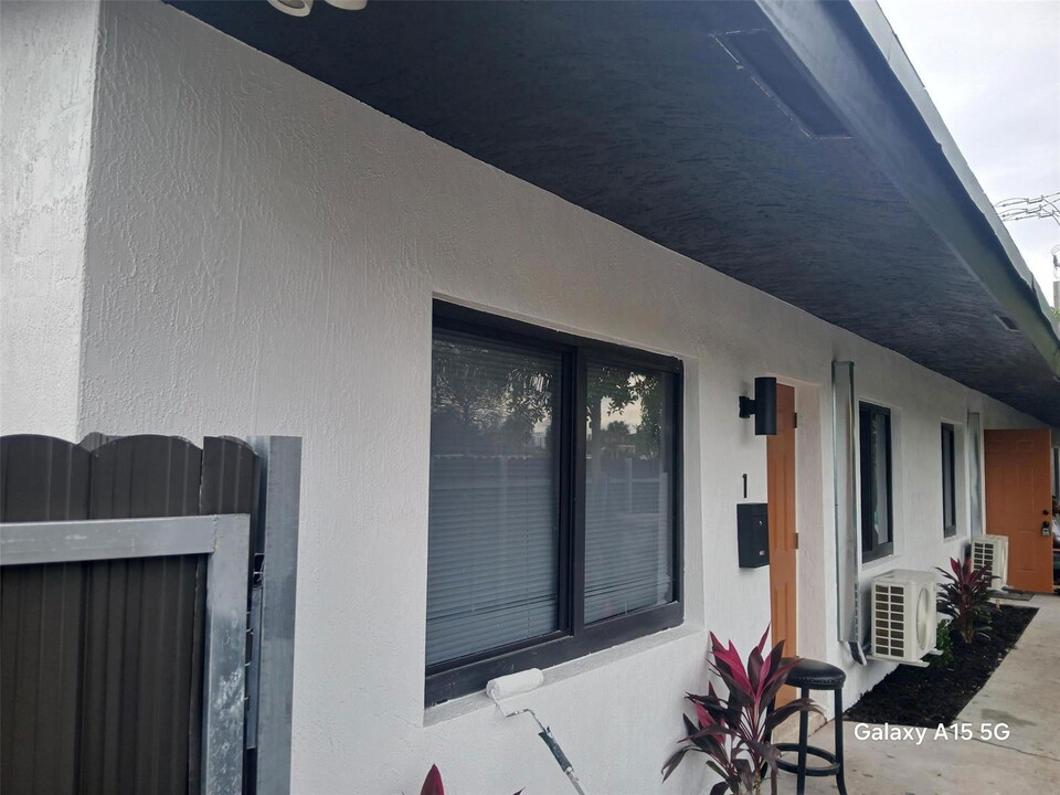 920 NW 87th Ave in Miami, FL - Building Photo