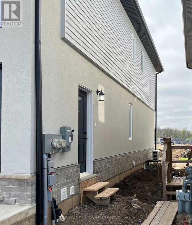 1147 Hobbs Dr in London, ON - Building Photo - Building Photo