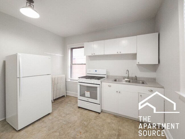 2342 W School St in Chicago, IL - Building Photo - Building Photo