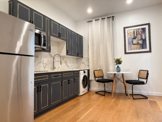 2129 Pine St in Philadelphia, PA - Building Photo - Building Photo