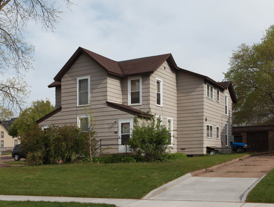 608-610 Wisconsin St in Eau Claire, WI - Building Photo