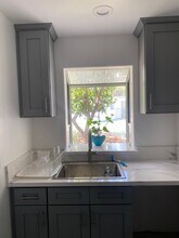 22636 Oxnard St in Woodland Hills, CA - Foto de edificio - Building Photo