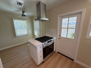 1006 W Glenoaks Blvd-Unit -1006 in Glendale, CA - Building Photo - Building Photo