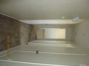 310 N 4th Ave in Oakdale, CA - Building Photo - Building Photo