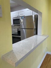 2960 Lake Osborne Dr in Lake Worth Beach, FL - Building Photo - Building Photo