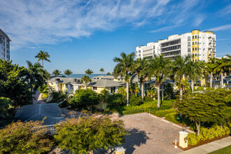 Gulf Shore Colony Club in Naples, FL - Building Photo - Building Photo