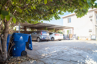 2728 Hyans St in Los Angeles, CA - Foto de edificio - Building Photo