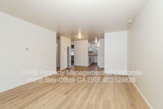 315 Jesse Ray Pl in Windsor, CA - Building Photo - Building Photo