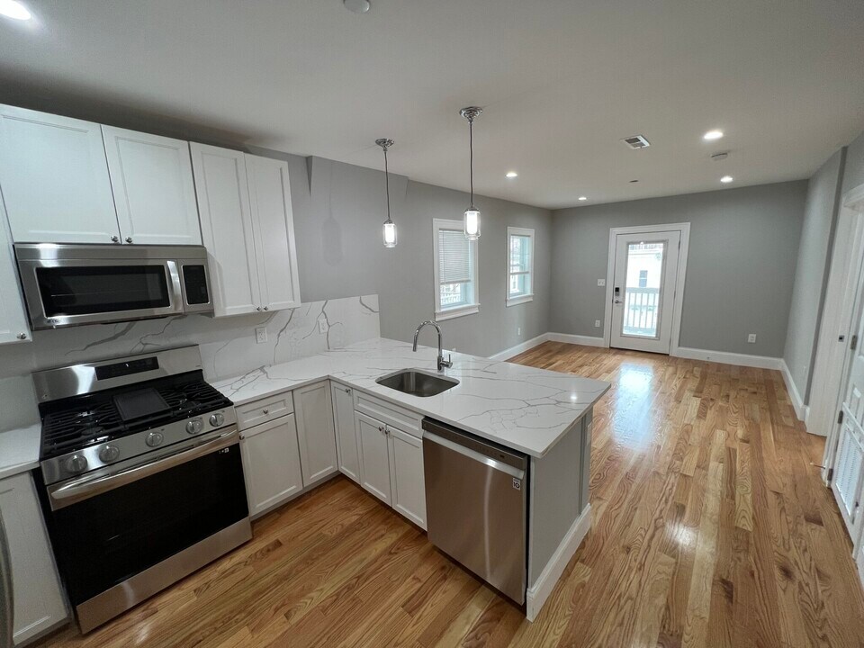 15 Harold St, Unit 1 in Somerville, MA - Building Photo