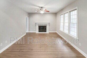 301 Perry Creek Dr in Chapel Hill, NC - Building Photo - Building Photo