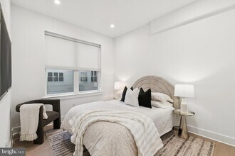 30 W Allens Ln, Unit 105 in Philadelphia, PA - Foto de edificio - Building Photo