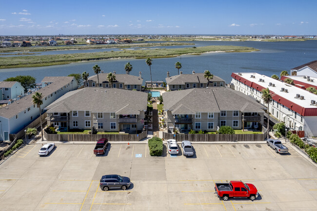 Leeward Cove Condominiums in Corpus Christi, TX - Foto de edificio - Building Photo