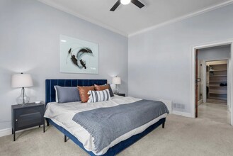 1715 Summit St in Kansas City, MO - Building Photo - Building Photo