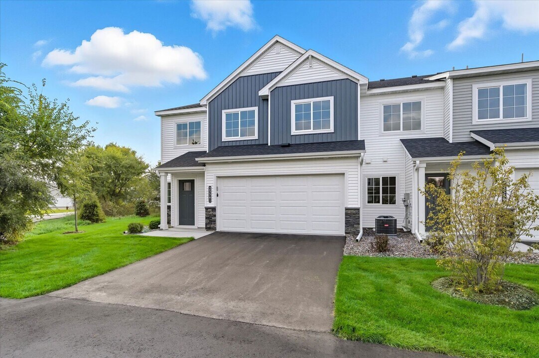 25589 3rd St W in Zimmerman, MN - Building Photo