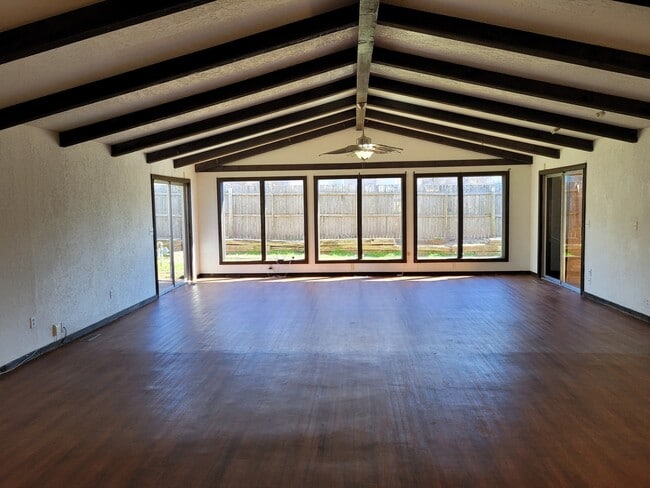 102 Redbird Cir in Midwest City, OK - Building Photo - Building Photo