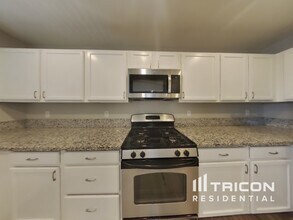 8920 Dorrell Ln in Las Vegas, NV - Building Photo - Building Photo