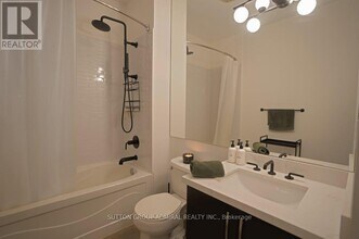 2 Fieldway Rd in Toronto, ON - Building Photo - Building Photo