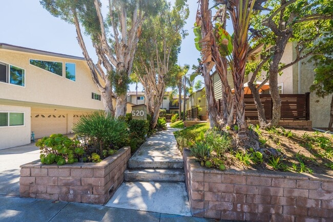 520 Avenue B in Redondo Beach, CA - Building Photo - Building Photo