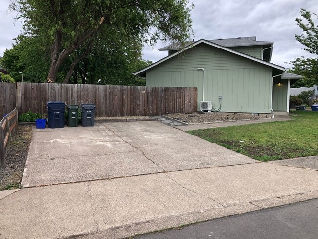 4403 Marcum Ln in Eugene, OR - Building Photo - Building Photo