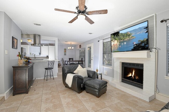 property at 17 S High Oaks Cir