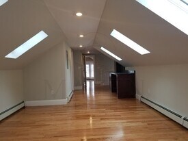 35 Whitfield Rd, Unit 3 in Somerville, MA - Building Photo