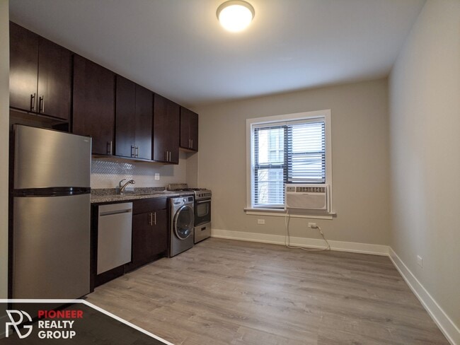 440 W Belden Ave, Unit #429.5 B206 in Chicago, IL - Foto de edificio - Building Photo