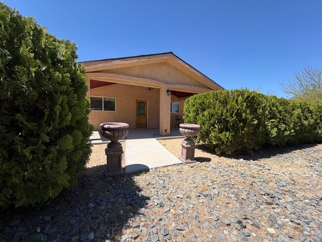28332 Rodeo Rd in Helendale, CA - Building Photo - Building Photo