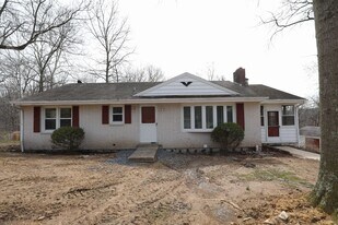 400 Roundtop Rd in Middletown, PA - Building Photo