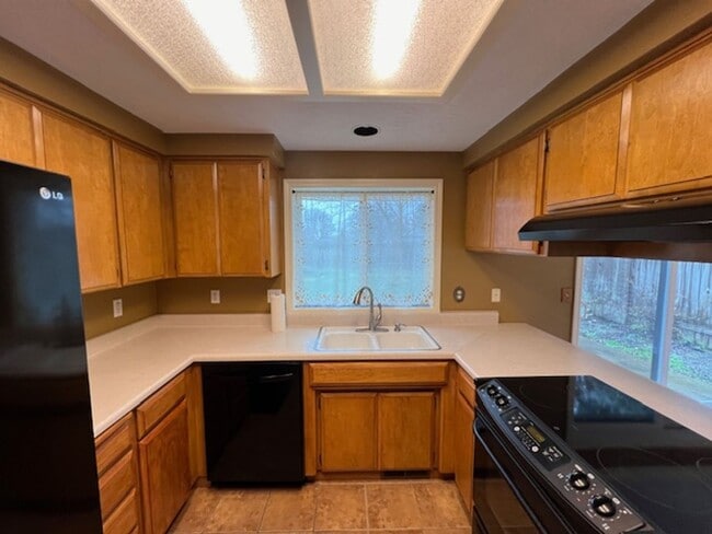 1517 Westfield Way in Medford, OR - Building Photo - Building Photo