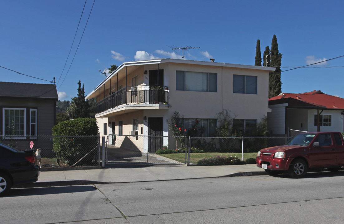 352 Avenue 56 in Los Angeles, CA - Foto de edificio