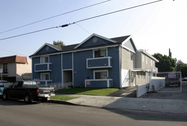 6628 Sylmar Ave in Van Nuys, CA - Foto de edificio - Building Photo