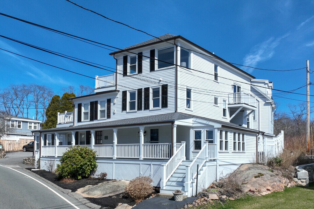 62-64 Eastern Point Rd in Gloucester, MA - Building Photo