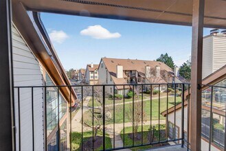 6017 Curtier Dr in Alexandria, VA - Building Photo - Building Photo