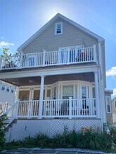 71 School St, Unit 1 in Somerville, MA - Foto de edificio - Building Photo