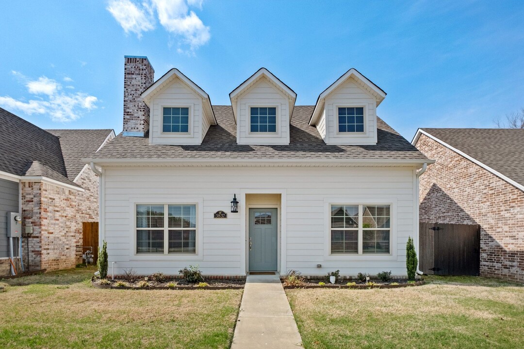 3837 W Somerville Ln in Fayetteville, AR - Building Photo
